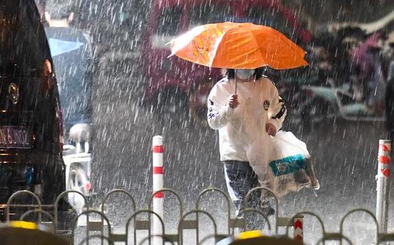 浙江多地有中到大阵雨或雷雨 全省气温普遍在30℃出头