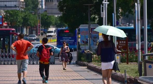 6月山东暑热难耐气温高达36℃ 半岛地区还伴有雷阵雨