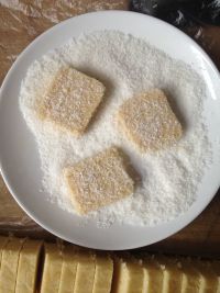 椰蓉方块的做法步骤17