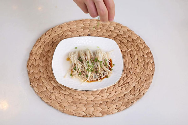 葱油金针菇的做法 葱油金针菇的家常做法