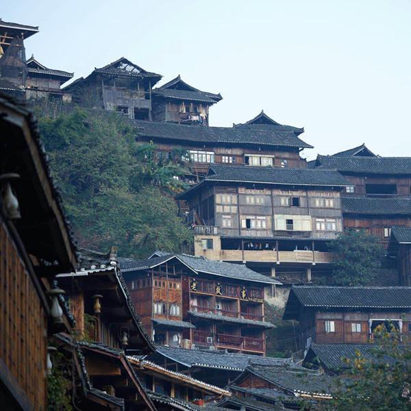 走进贵州西江千户苗寨：原生态村落诗意浓