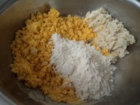 豆渣玉米面饼子的做法步骤2