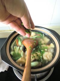 油豆腐木耳肉圆汤的做法步骤16