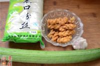 麻花丝瓜粉丝汤的做法步骤1