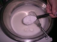 电饭锅版蛋糕的做法步骤5