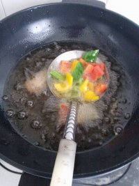 圣女果咕噜肉的做法步骤5