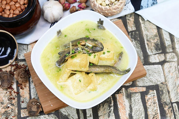 泥鳅豆腐汤的做法 家常泥鳅豆腐汤怎么做