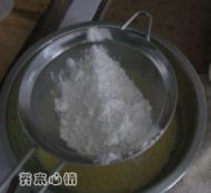 酸奶蔓越莓蛋糕卷的做法步骤5