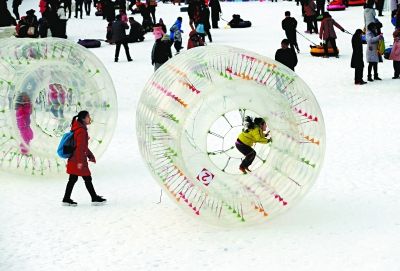 北京市属公园11处冰雪场迎客 1月中下旬冰场全开放