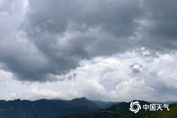 四川盆地连遭大暴雨 江南等地高温还将持续一周