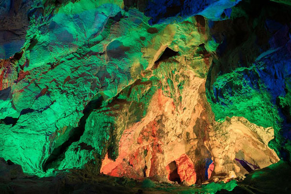 芦笛岩和银子岩哪个好 银子岩好看还是芦笛岩好看