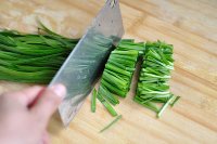 韭菜炒鸭血的做法步骤4