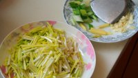 韭黄炒鸡蛋的做法步骤1