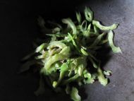 苦瓜炒鸡蛋的做法步骤5