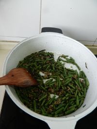 橄榄肉末炒豆角的做法步骤12