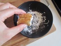 菠萝油条虾的做法步骤6