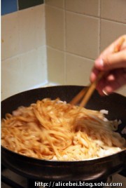 干炒牛河的做法步骤3