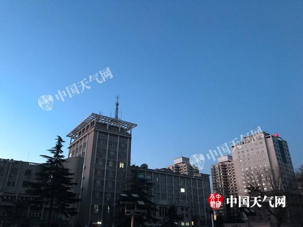 北京风力减小干冷持续 难见“白色圣诞节”
