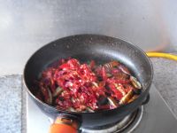 红辣椒煸蚕蛹的做法步骤8