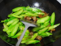 芥兰炒腊肉的做法步骤10