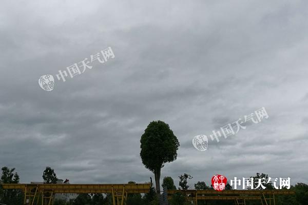 “玛娃”与冷空气南北夹击 江西迎较强降雨高温将缓解
