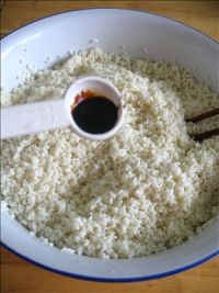 嗜肉族最爱的咸蛋黄五花肉粽的做法步骤5