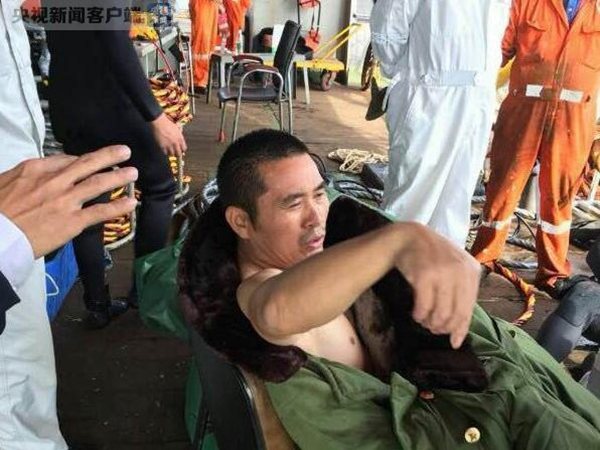 珠江货船碰撞事故4名船员获救 其余8名仍困船舱