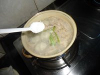 鱼蛋肉饼粿条汤的做法步骤8