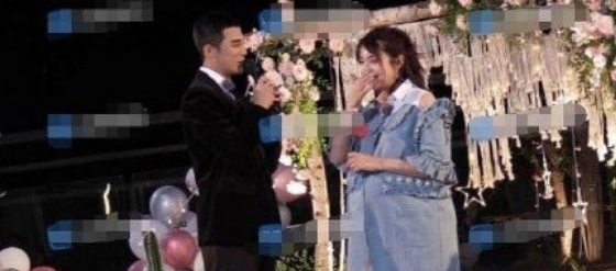 姜潮成功求婚麦迪娜是真的吗 求婚现场女方明显有孕数月