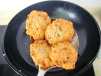 香煎鱼饼的做法步骤8