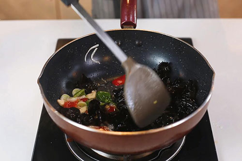 木耳炒鸡蛋的做法 木耳炒鸡蛋怎么炒