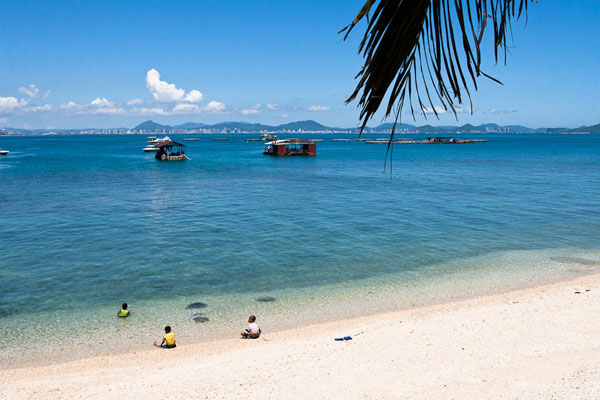 过年去三亚旅游贵吗 三亚春节可以游泳吗