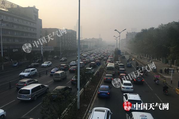 今晨安徽大雾致多条高速封闭 明起冷空气携风雨来袭气温降