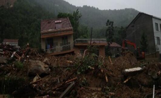 湖北黄梅山体滑坡9人被埋动态更新 目前已救出一名81岁老人