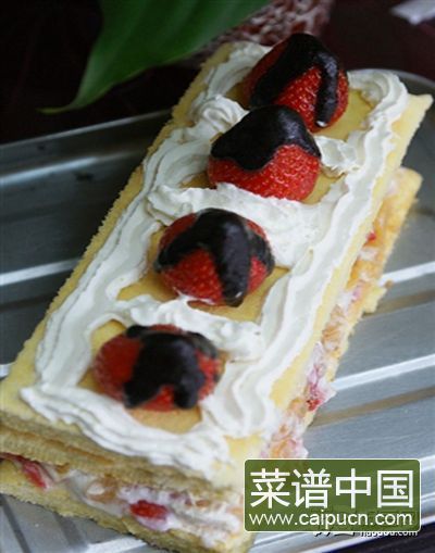 夹心巧克力草莓方蛋糕