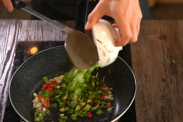香辣牛肉丁的家常做法 香辣牛肉丁怎么做