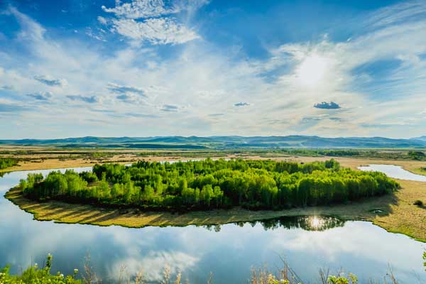 现在这个季节适合去哪旅游 这个季节适合去哪旅游