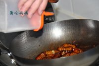 香炒蚕蛹的做法步骤11