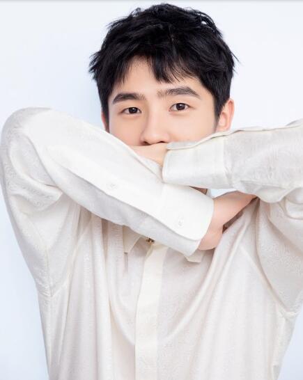 刘昊然一抹绯红妆是怎么回事 刘昊然一抹绯红妆是什么情况