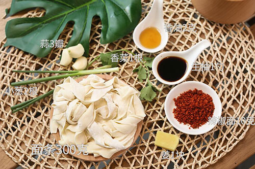 油泼面的家常做法 油泼面的做法