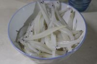 银鱼蘑菇汤的做法步骤1