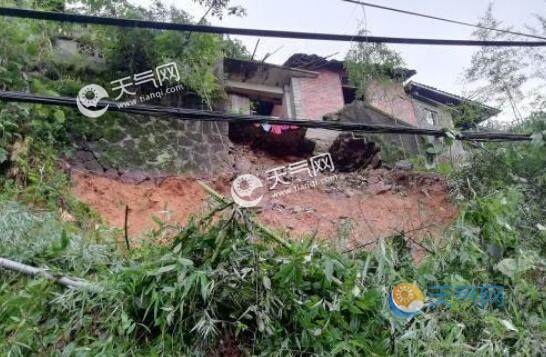福建气象台发布暴雨预警 武夷山山体滑坡致桥体断裂
