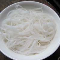 鸡肝鸡蛋汤粉的做法步骤1