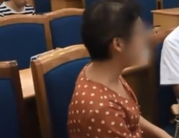 女白领发量剩3成是怎么回事 25岁女白领为何脱发如此严重