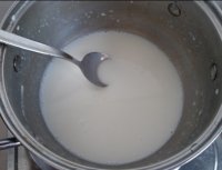 牛奶软糕配黑糖蜜的做法步骤1
