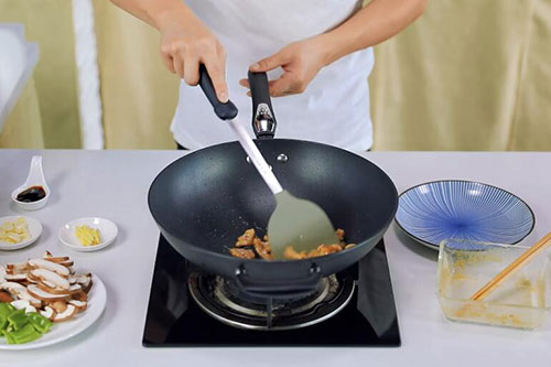 香菇炒肉的做法 家常香菇炒肉怎么做