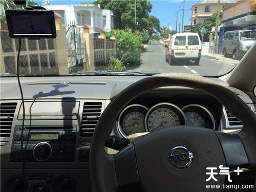 夏季车里开空调出现异味？一个窍门就能解决掉