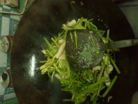 芹菜炒墨鱼的做法步骤10