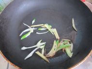 荠菜小饼卷肉丝的做法步骤7