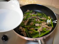 芦笋肉丝的做法步骤13